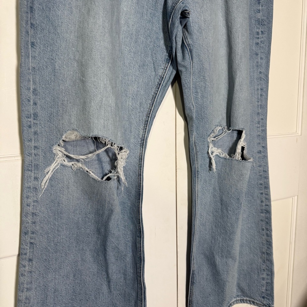 American Eagle 90's Bootcut Jeans Distressing Ripped Knees Size 18 Lighter Blue - Picture 3 of 12